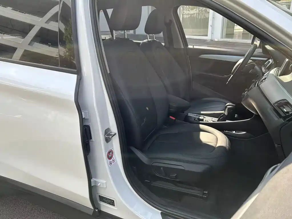 BMW X1 2016 sDrive18Li Exclusive Model купить на сайте DeffCars
