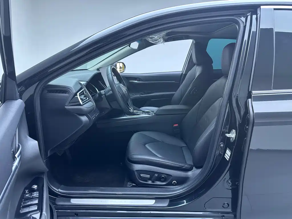 Camry 2021 2.0G Deluxe Edition купить на сайте DeffCars