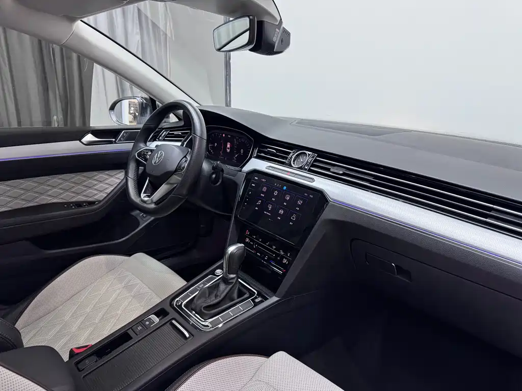 Magotan 2023 2 million commemorative edition 330TSI DSG luxury model купить на сайте DeffCars