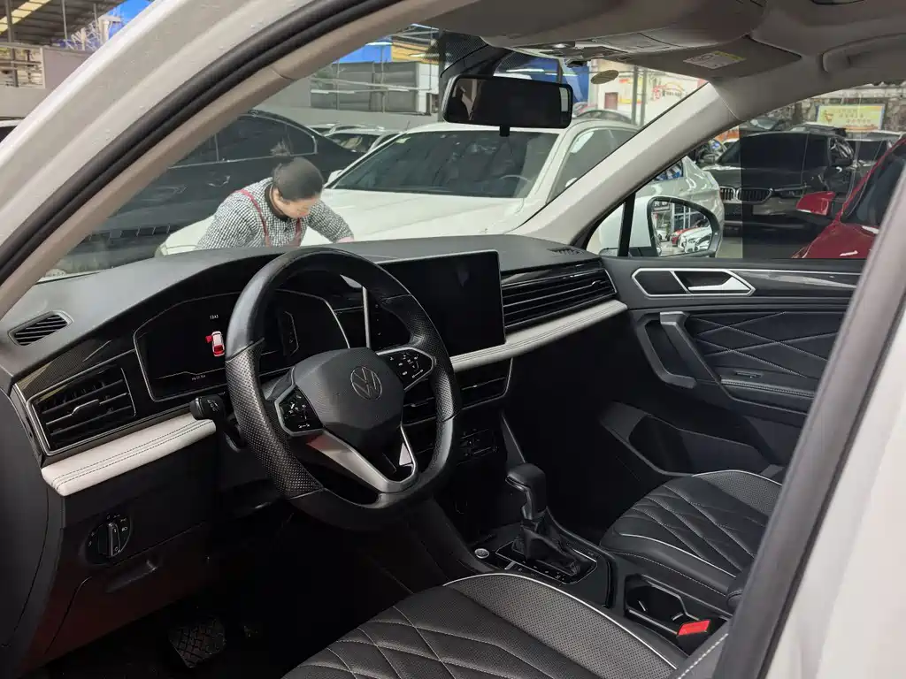 Tiguan L 2023 300TSI automatic two-wheel drive smart version купить на сайте DeffCars
