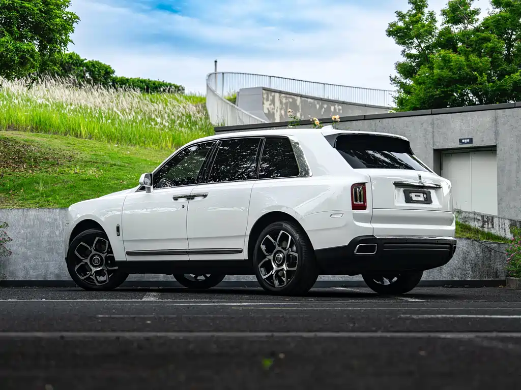 Cullinan 2018 four-seat version купить на сайте DeffCars