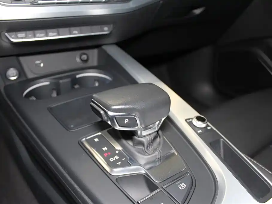 Audi A4L 2024 40 TFSI Fashionable and Dynamic купить на сайте DeffCars