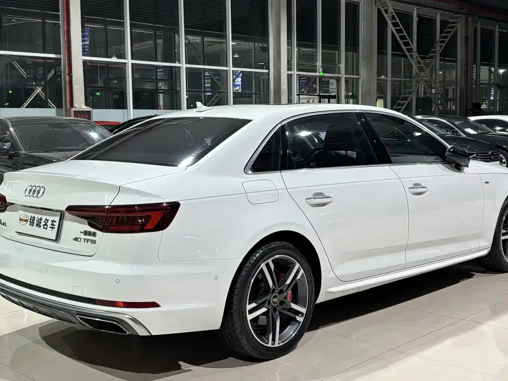 Audi A4L 2019 40 TFSI Fashion Type National VI купить на сайте DeffCars