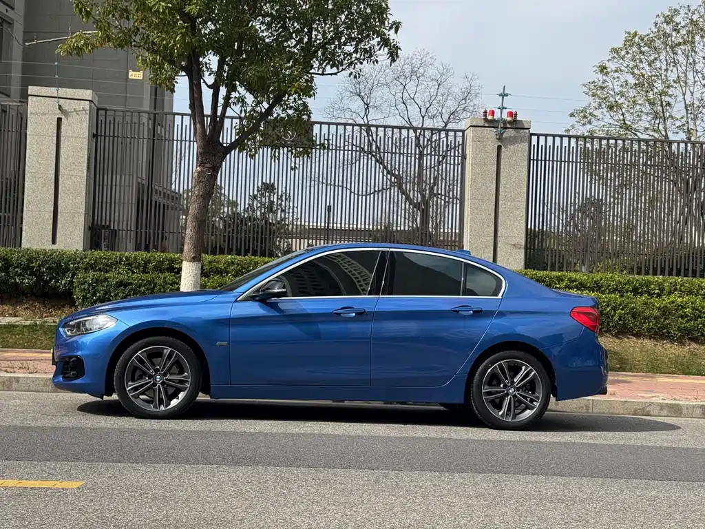 BMW 1 Series 2018 118i Sports купить на сайте DeffCars