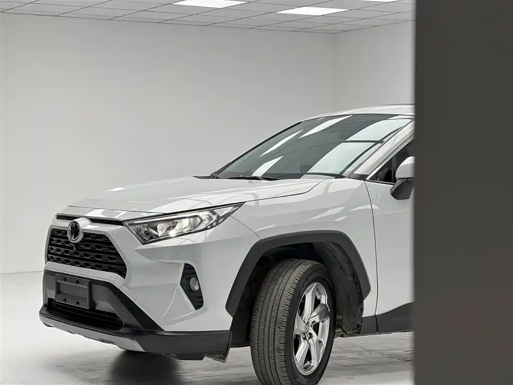 RAV4 Rongfang 2022 2.0L CVT two-wheel drive fashion version купить на сайте DeffCars