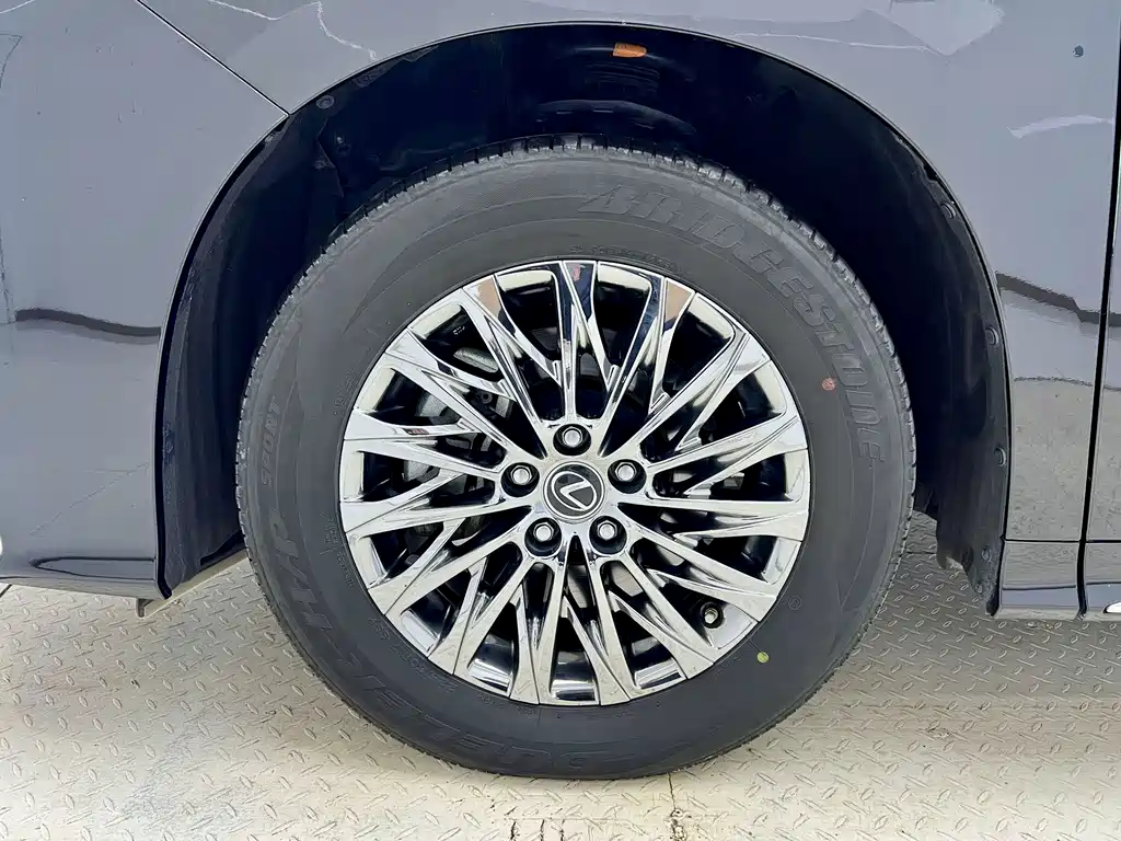 Lexus LM 2020 300h seven-seater elegant version купить на сайте DeffCars