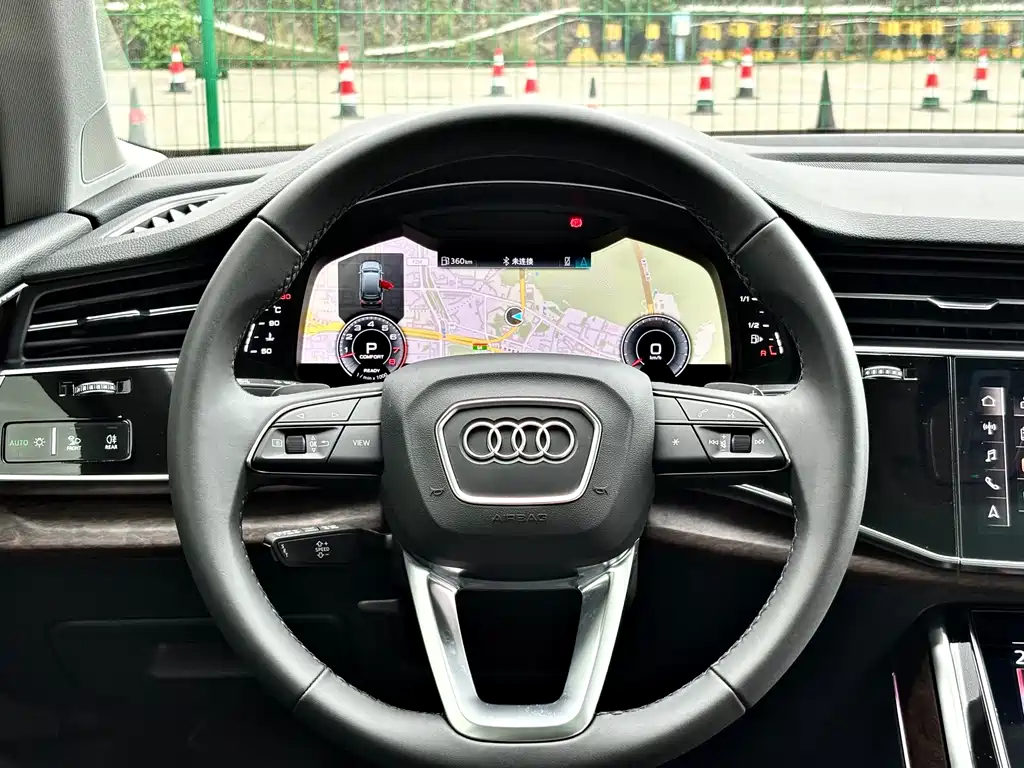 Audi Q7 2022 55 TFSI quattro S line Sporty купить на сайте DeffCars