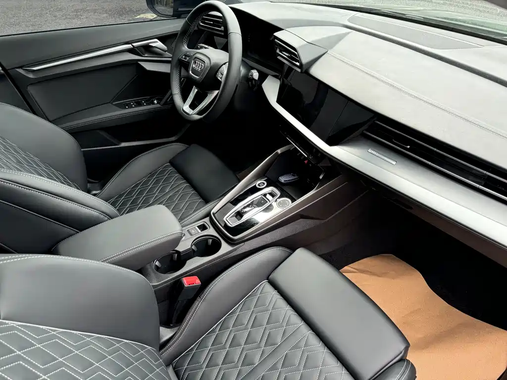 Audi A3 2025 A3L Limousine 35TFSI Flying Spur Exclusive купить на сайте DeffCars
