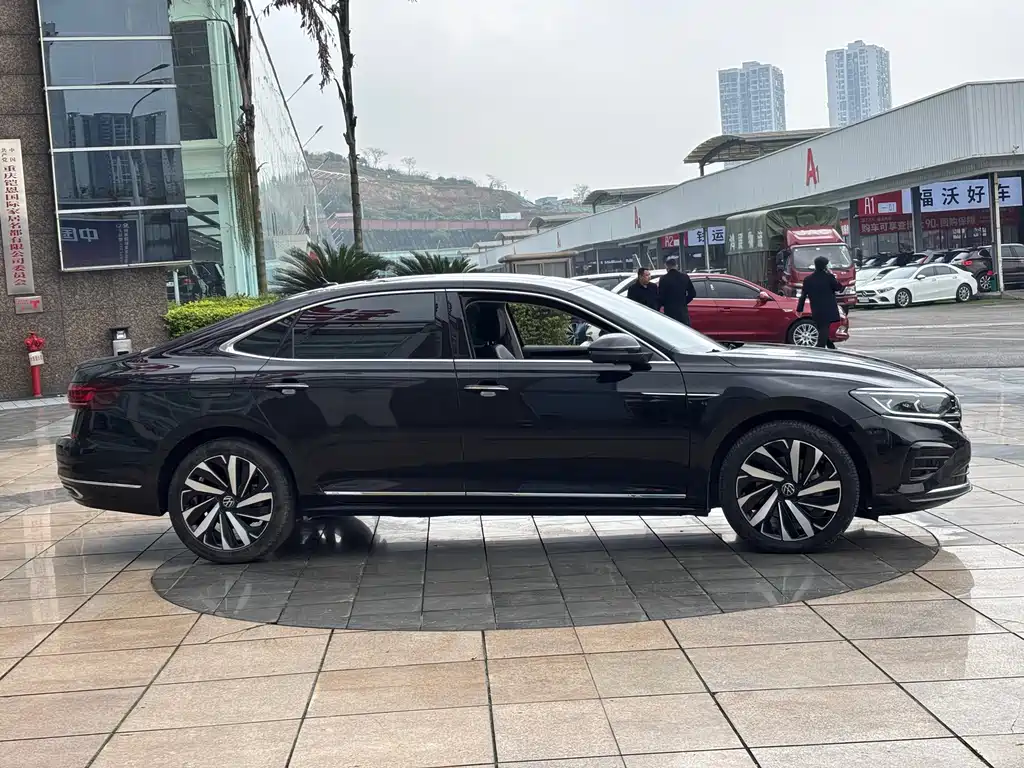 Passat 2023 330TSI Deluxe Edition купить на сайте DeffCars
