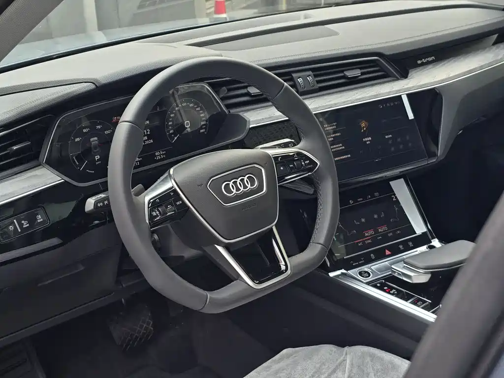 Audi e-tron 2021 50 quattro premium model купить на сайте DeffCars