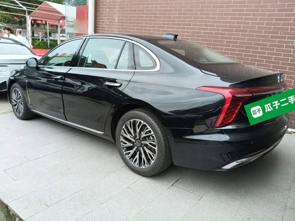 Hongqi H5 2025 2.0T automatic Qichang version купить на сайте DeffCars