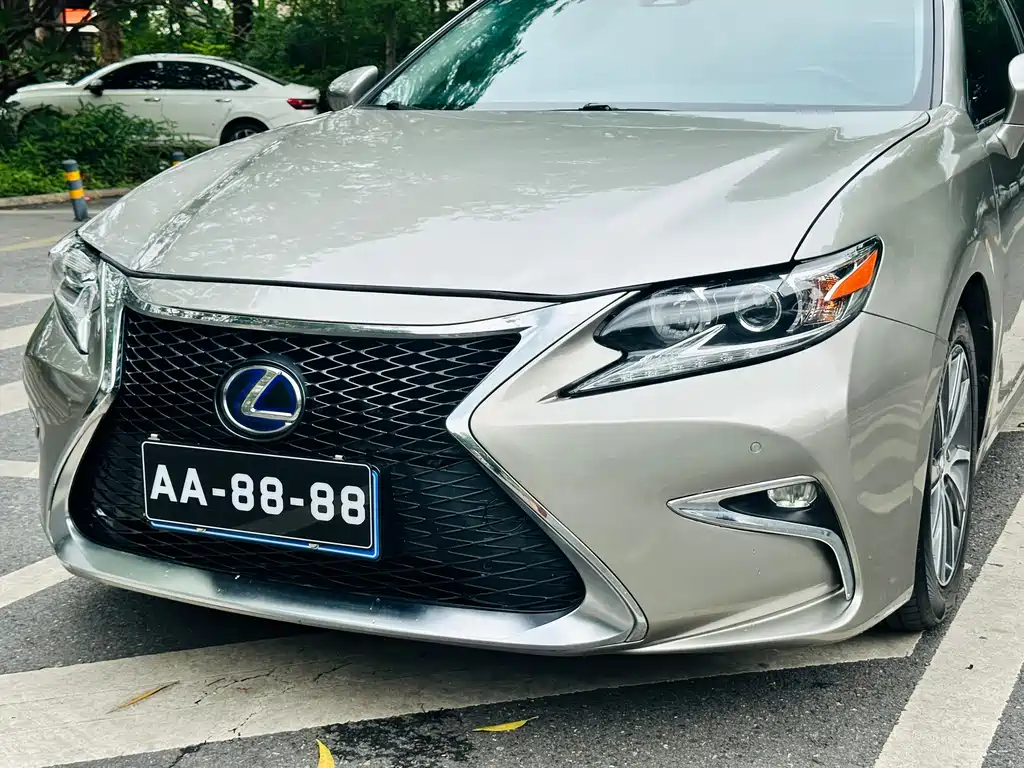 Lexus ES 2015 300h Comfort Edition купить на сайте DeffCars
