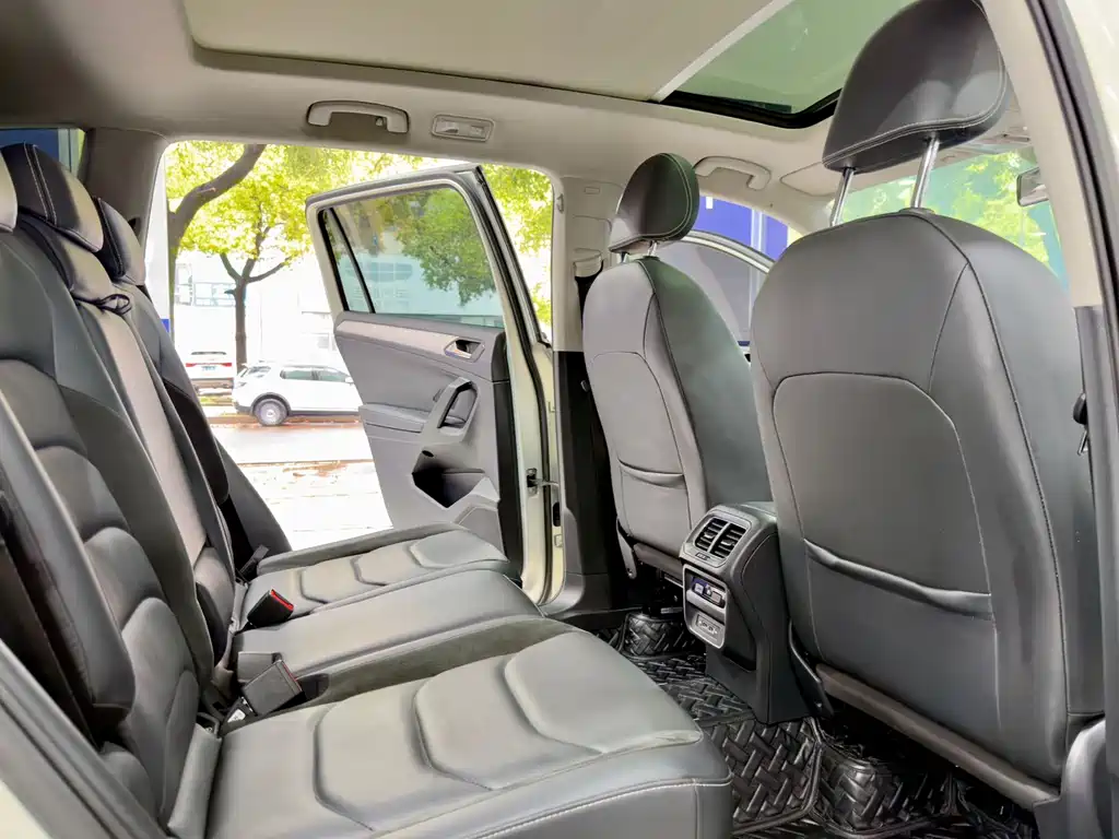 Tiguan L 2020 330TSI automatic two-wheel drive panoramic comfort version National VI купить на сайте DeffCars