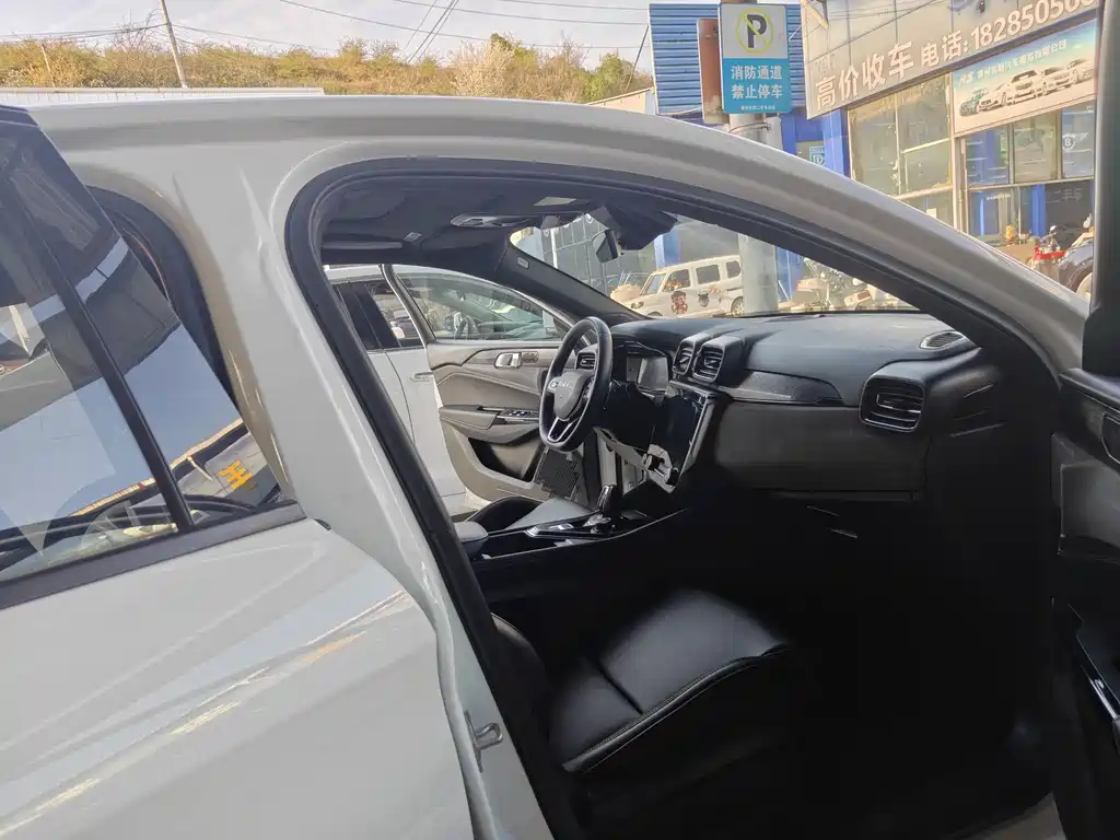 Lynk & Co 03 2020 1.5TD DCT Powerful Edition купить на сайте DeffCars