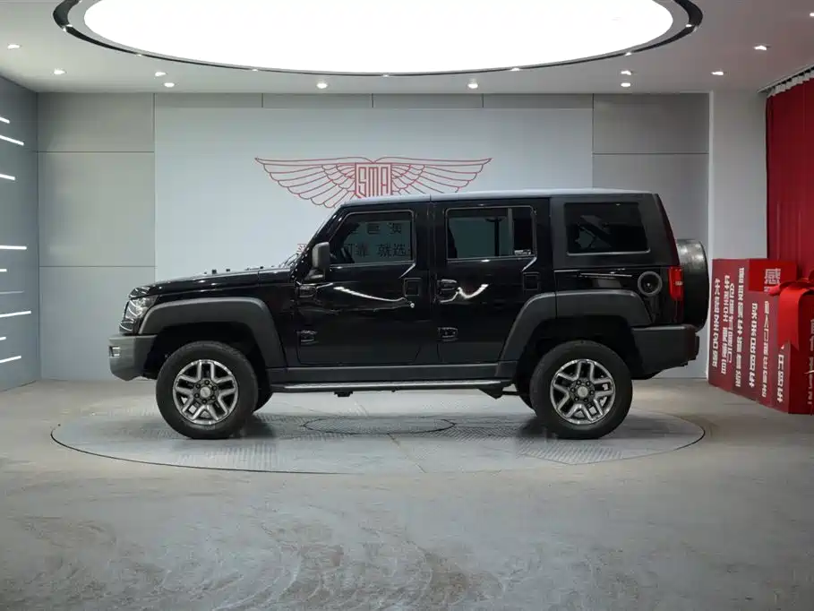 Beijing off-road BJ40 2016 40L 2.3T automatic four-wheel drive exclusive version купить на сайте DeffCars