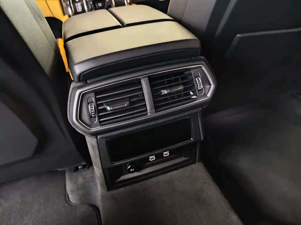 Urus SE 2025 4.0T Standard Edition купить на сайте DeffCars