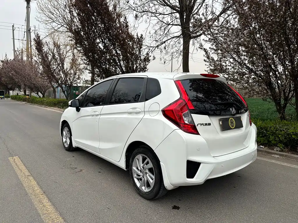 Fit 2016 1.5L SE CVT fashion model купить на сайте DeffCars