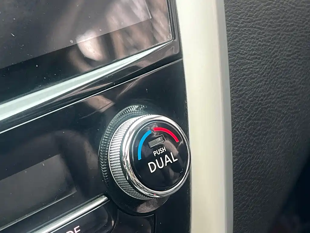 Loulan 2019 2.5 S/C HEV XL 4WD Hybrid Intelligent Premium Edition National VI купить на сайте DeffCars