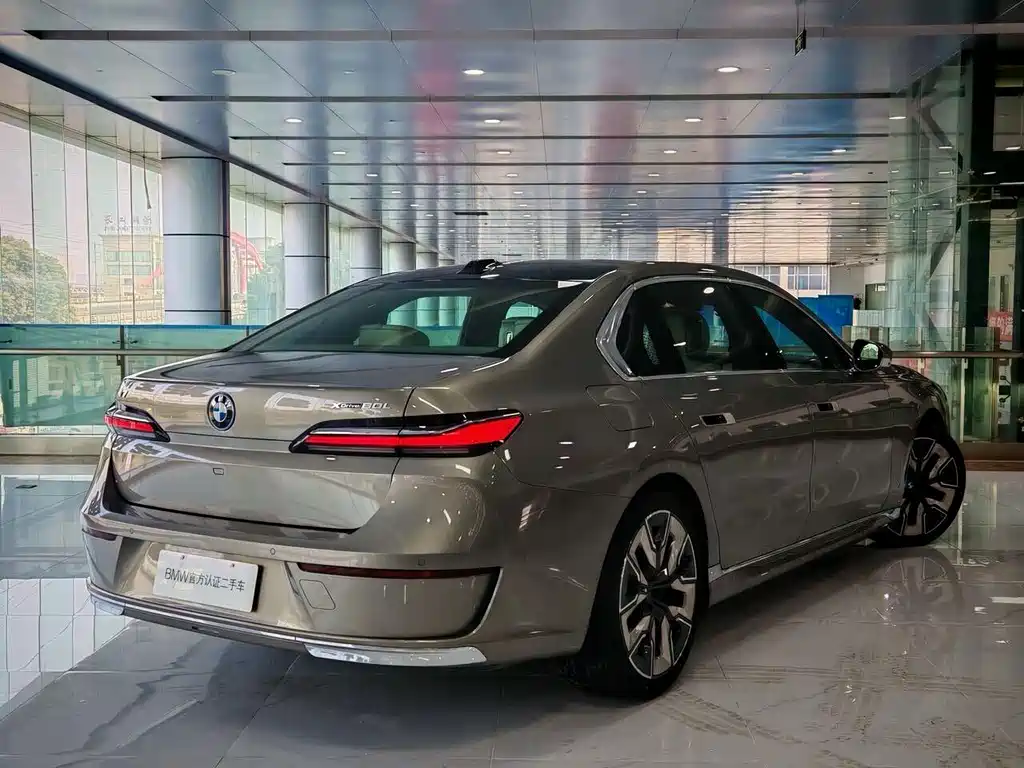 BMW i7 2023 xDrive60L Luxury Package купить на сайте DeffCars