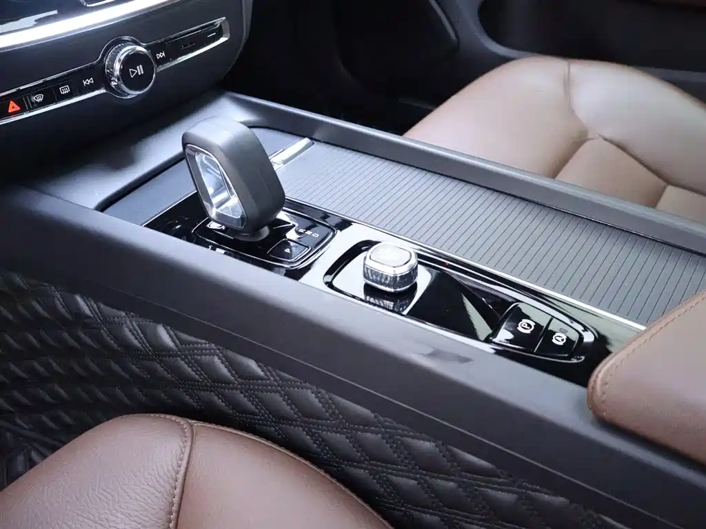 Volvo S60 2023 B4 Zhiyi Luxury Edition купить на сайте DeffCars