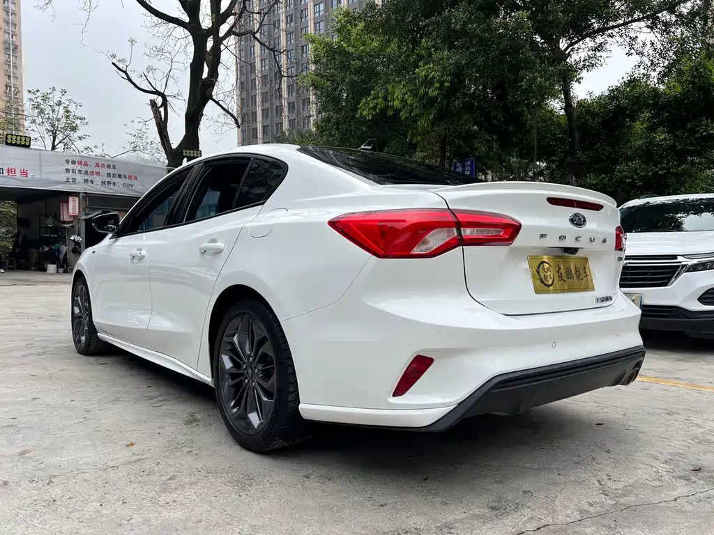 Focus 2022 Sedan EcoBoost 180 Automatic ST Line купить на сайте DeffCars