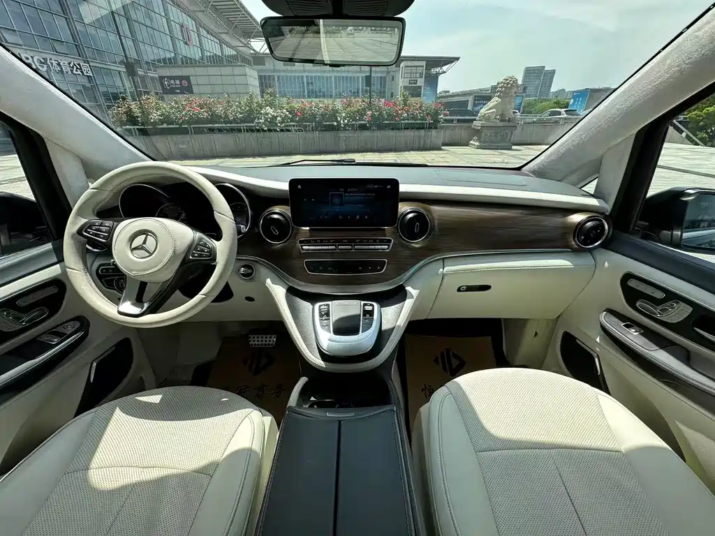 Mercedes-Benz V-Class 2021 V 260 L Long Wheelbase Premium Edition купить на сайте DeffCars
