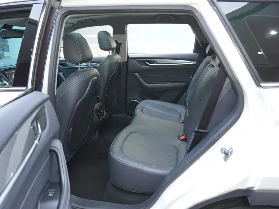 Zhonghua V7 2018 280T DCT premium type 5 seats купить на сайте DeffCars