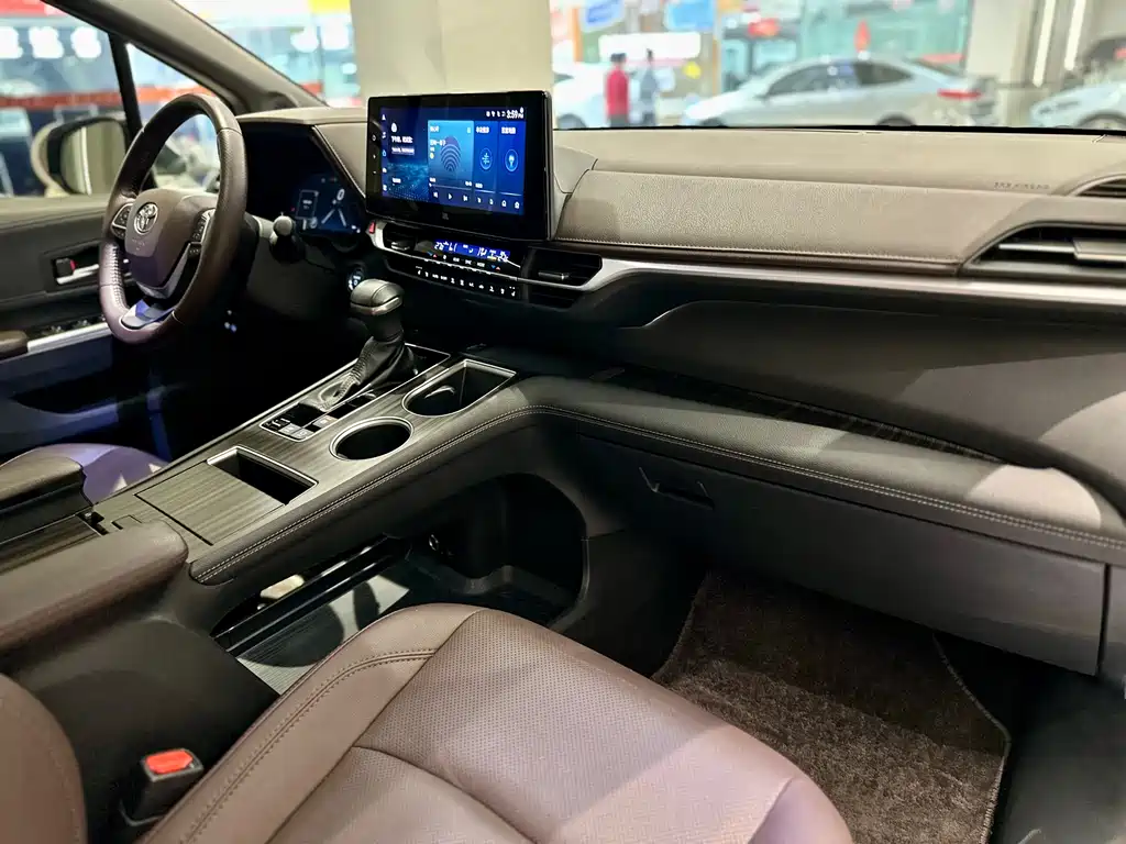 SIENNA 2023 2.5L Hybrid Platinum Edition купить на сайте DeffCars