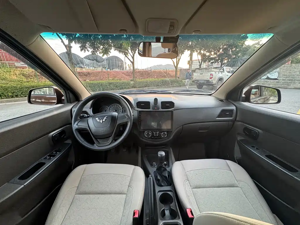 Wuling Hongguang 2014 1.5L S standard model купить на сайте DeffCars