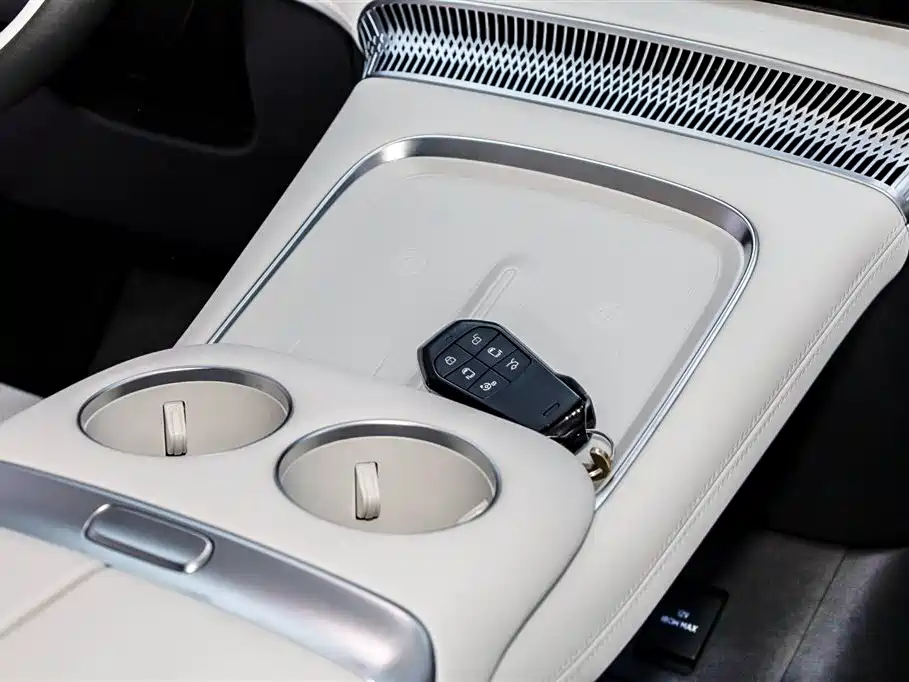 Xpeng X9 2024 640 four-wheel drive high performance Max купить на сайте DeffCars