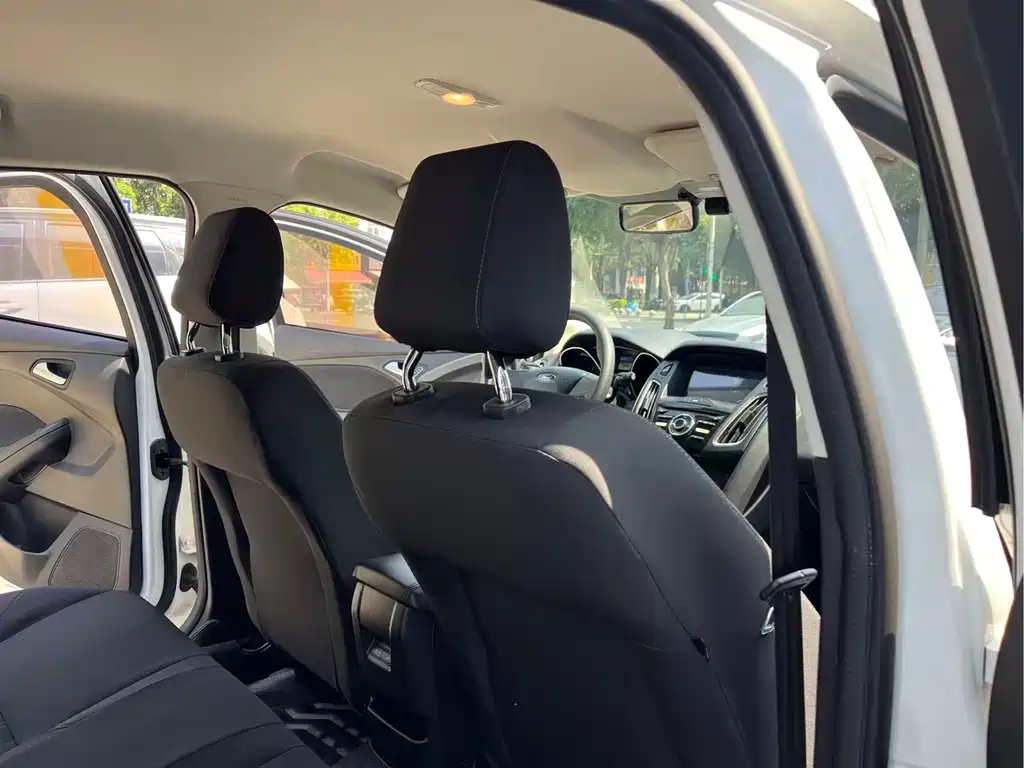 Focus 2018 hatchback classic 1.6L automatic comfort smart mobility version купить на сайте DeffCars