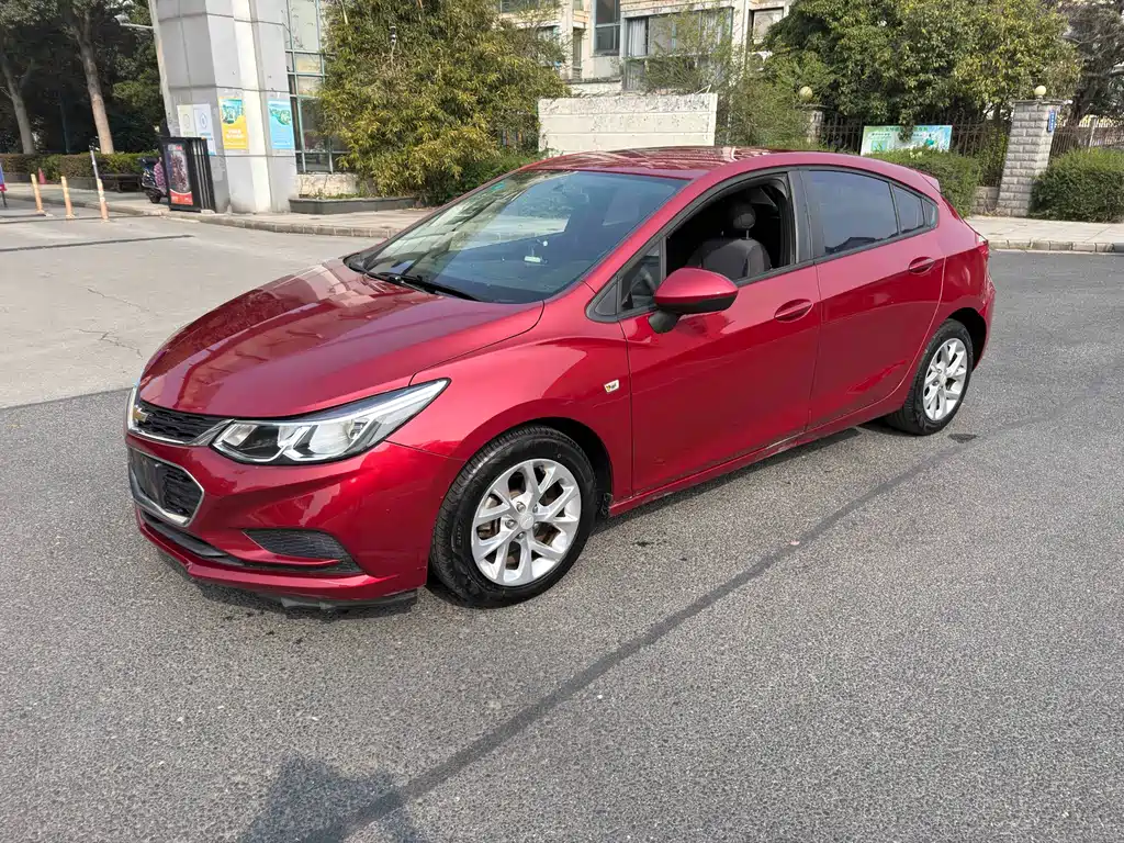 Cruze 2017 1.5L Hatchback Manual Pioneer Edition купить на сайте DeffCars