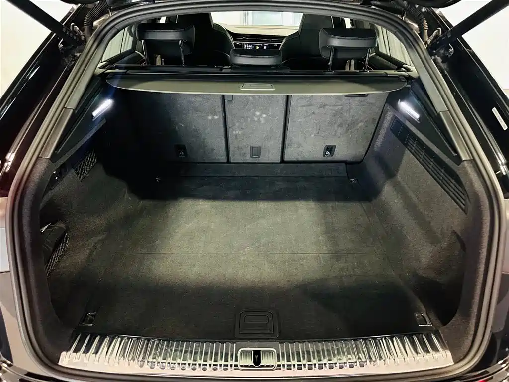 Audi Q8 2023 55 TFSI exclusive dynamic model купить на сайте DeffCars