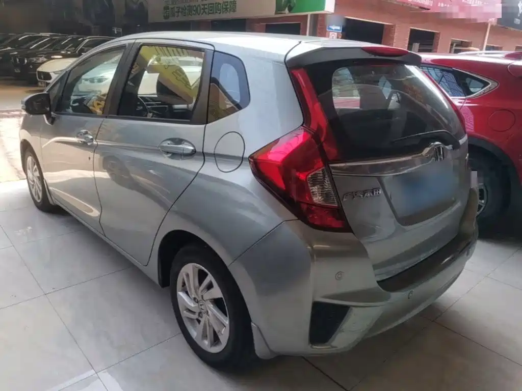Fit 2014 1.5L SE CVT fashion model купить на сайте DeffCars