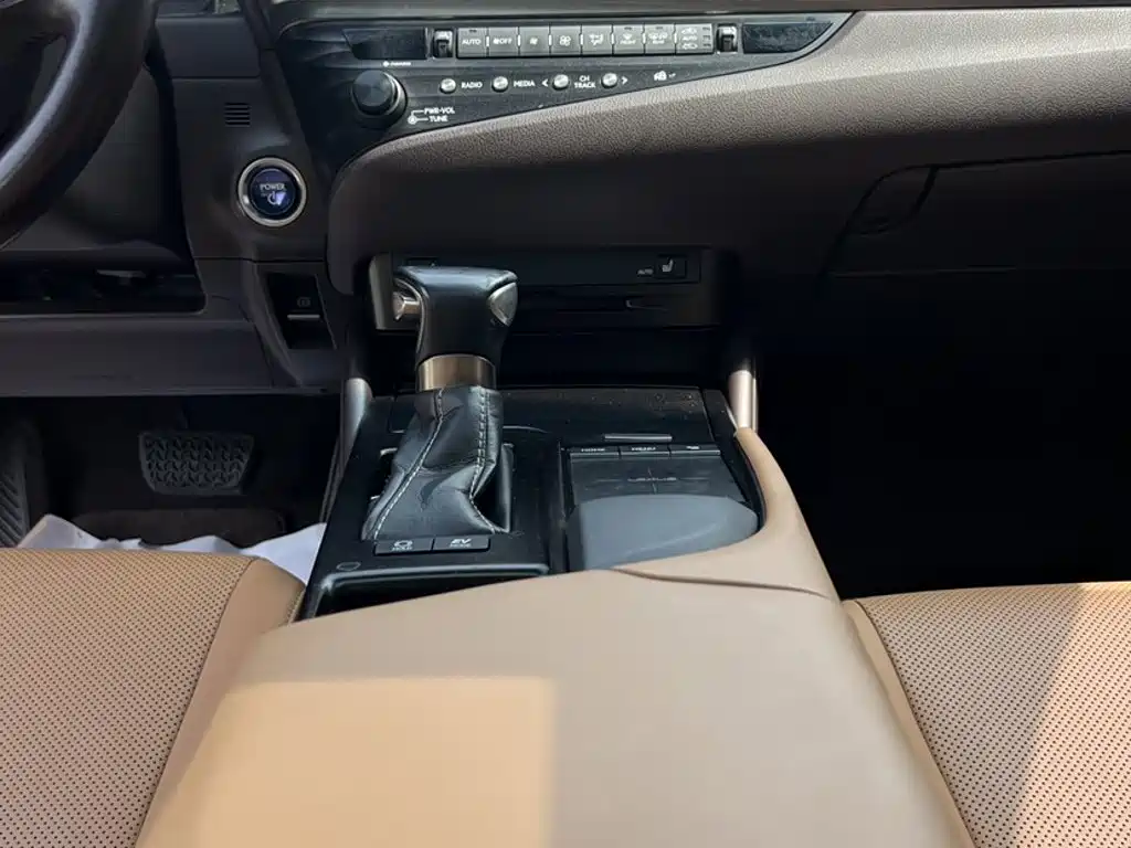 Lexus ES 2018 300h Excellence Edition National VI купить на сайте DeffCars