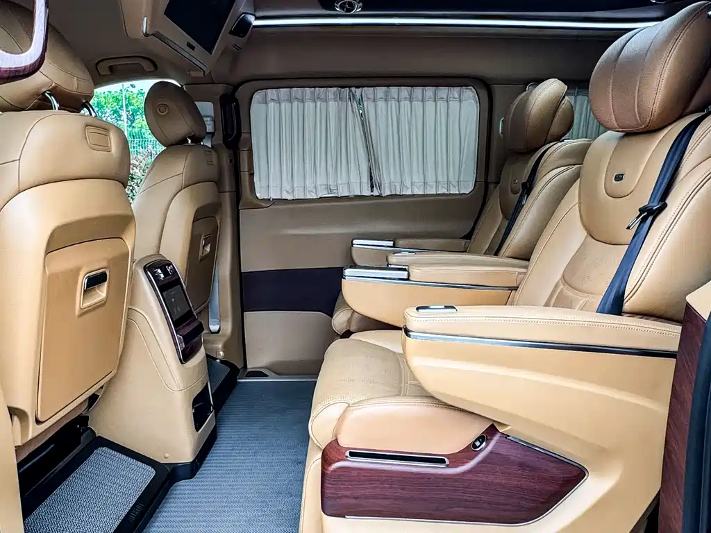 Mercedes-Benz V-Class 2022 V 260 L Long Wheelbase Luxury Edition купить на сайте DeffCars