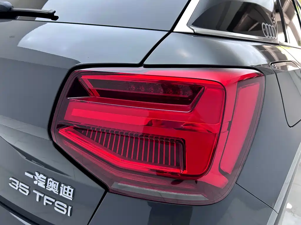 Audi Q2L 2021 35 TFSI fashionable and dynamic купить на сайте DeffCars
