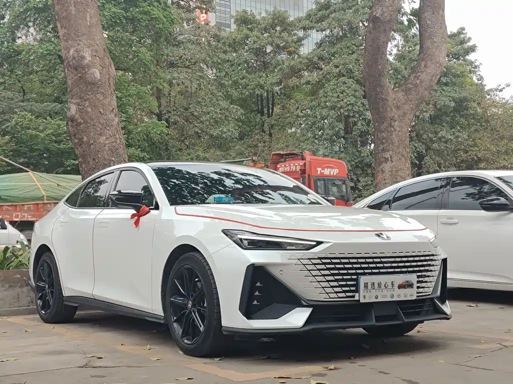 Changan UNI-V 2023 1.5T premium model купить на сайте DeffCars