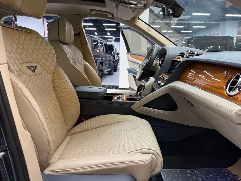 Bentayga 2021 4.0T V8 купить на сайте DeffCars
