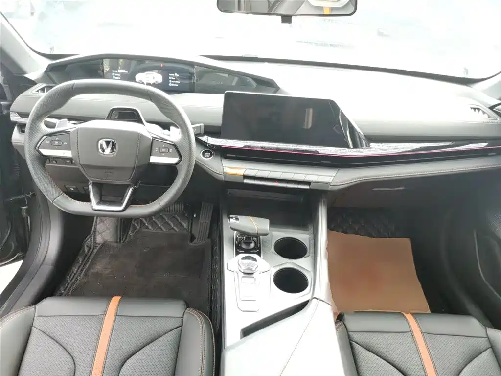 Changan UNI-V 2024 1.5T premium model купить на сайте DeffCars