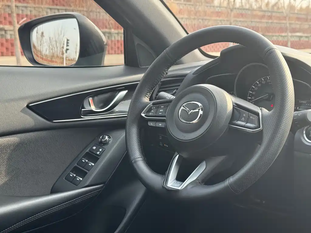 Mazda CX-4 2021 2.0L automatic two-wheel drive Blue Sky Youth Edition купить на сайте DeffCars
