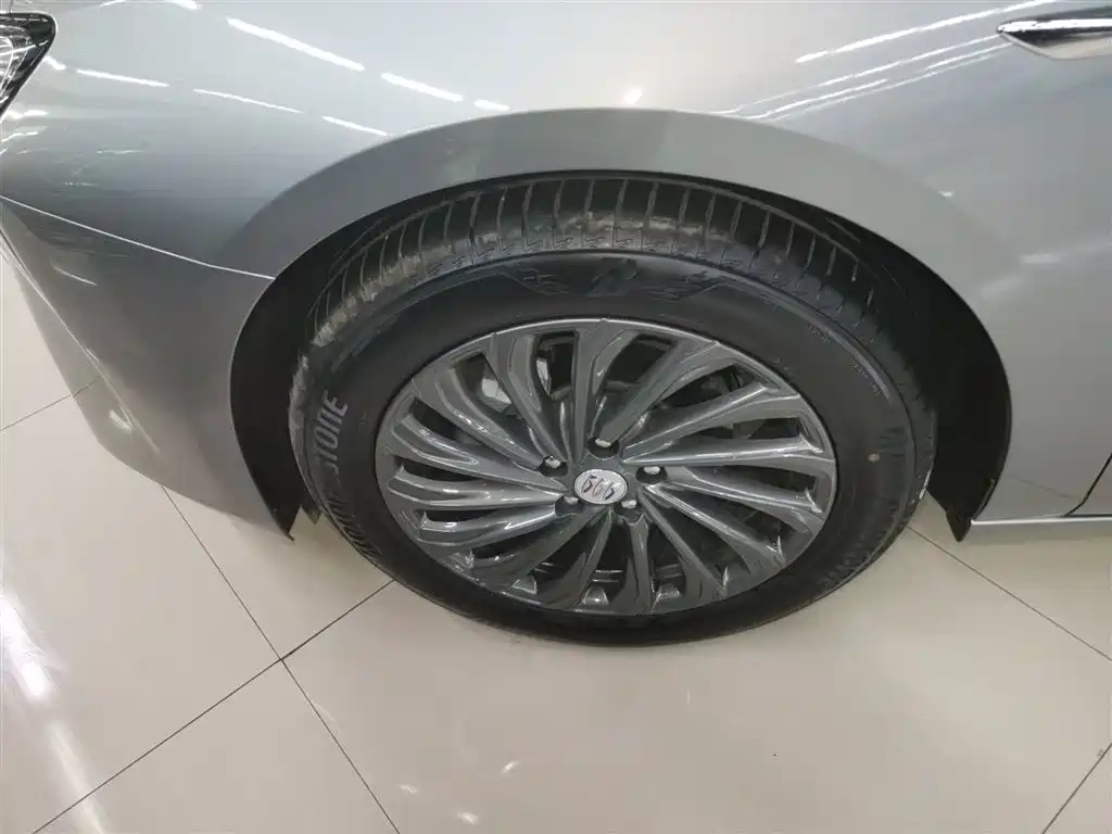 LaCrosse 2025 28T Platinum Edition купить на сайте DeffCars