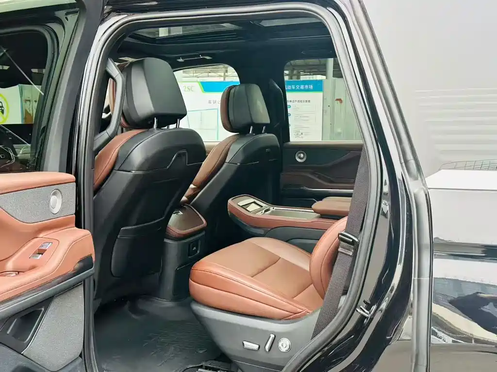 Navigator 2025 3.5T President Edition купить на сайте DeffCars