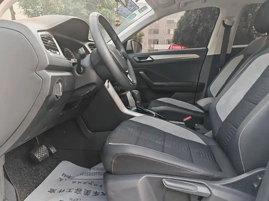 T-ROC 2020 230TSI DSG two-wheel drive aggressive model купить на сайте DeffCars