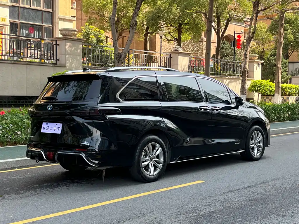 SIENNA 2023 2.5L Hybrid Premium Edition купить на сайте DeffCars