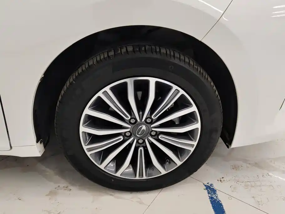 Trumpchi M6 2019 270T Automatic Premium Edition (six seats) National V купить на сайте DeffCars