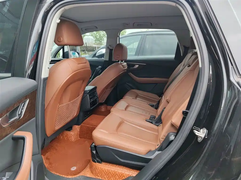 Audi Q7 2023 55 TFSI quattro S line sports version купить на сайте DeffCars