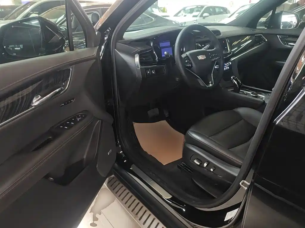 Cadillac XT6 2022 2.0T seven-seat two-wheel drive luxury model купить на сайте DeffCars