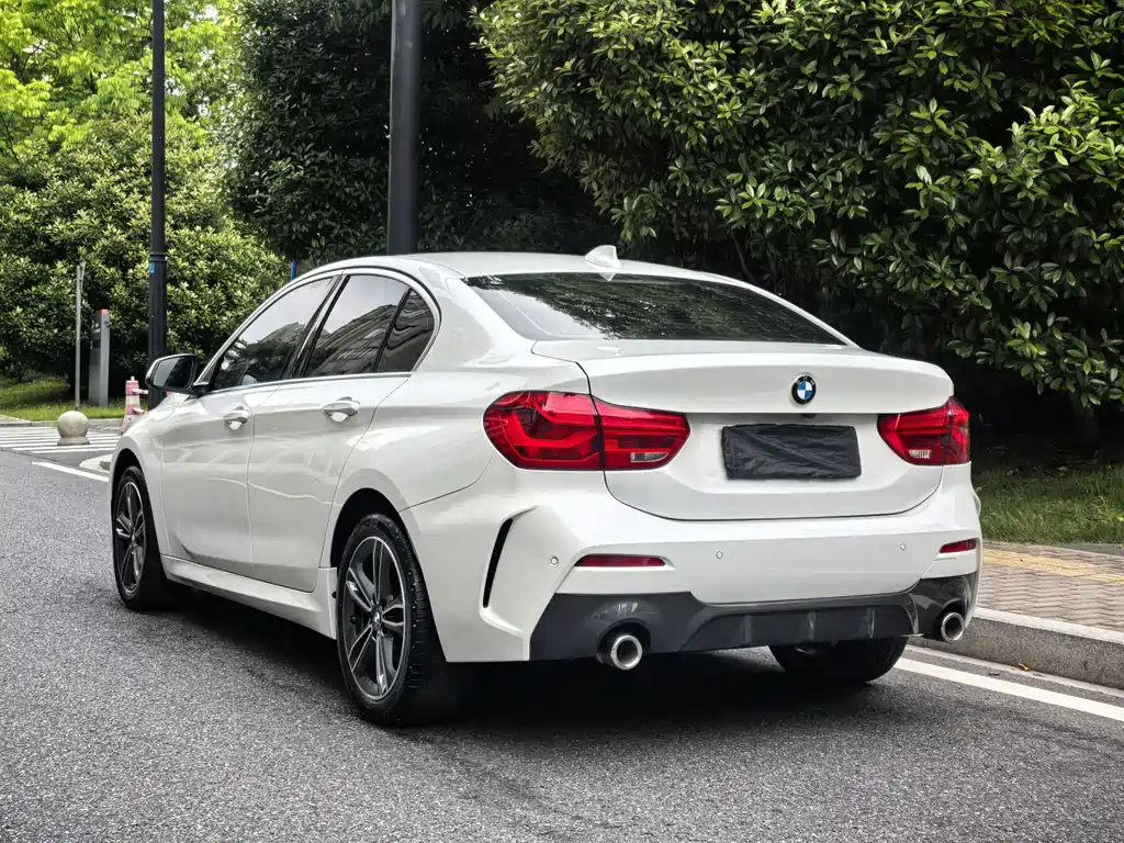 BMW 1 Series 2021 120i M Sports Edition купить на сайте DeffCars