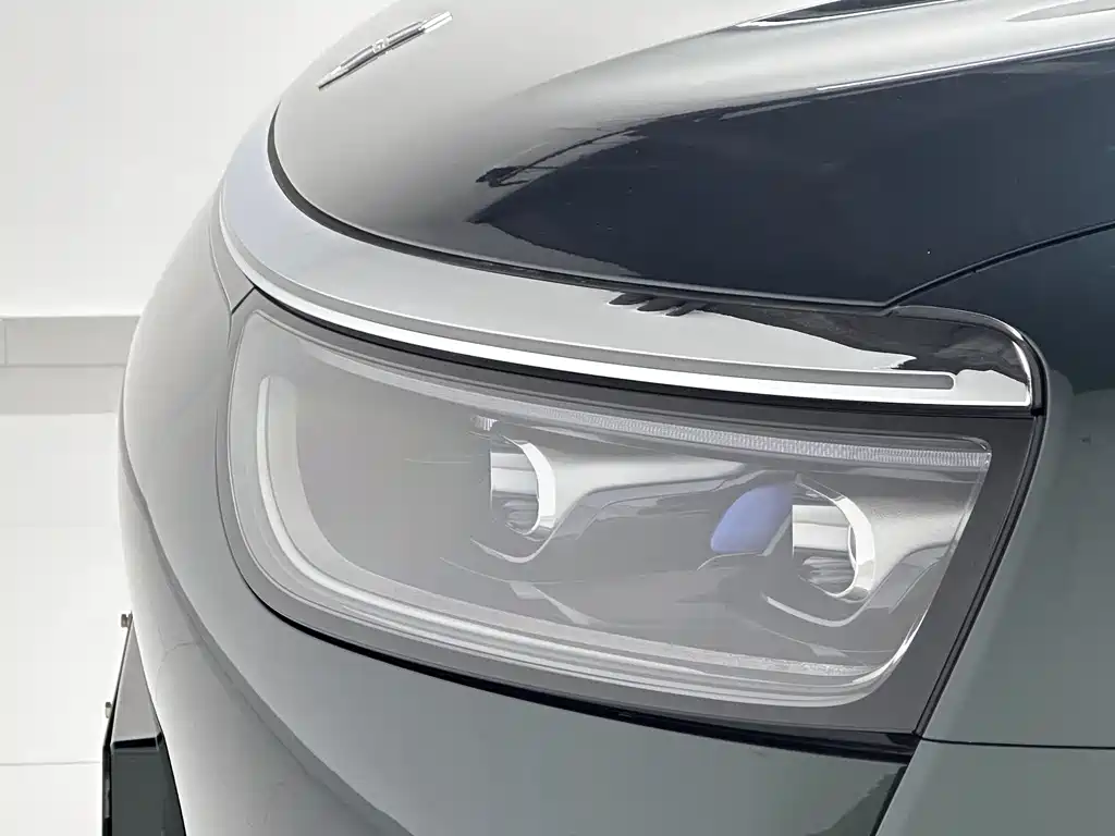 Wenjie M8 2025 extended range Max+ version 53.4kWh 6-seater version купить на сайте DeffCars